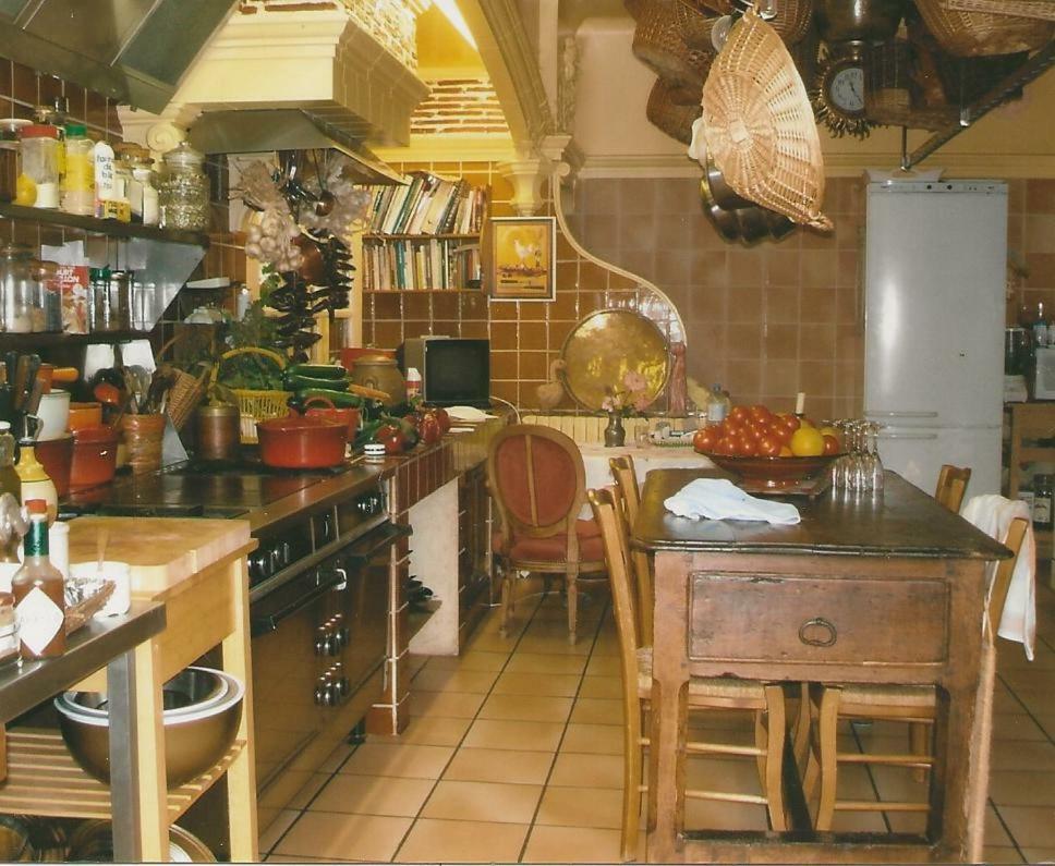Le Petit Manoir Des Bruyeres Bed & Breakfast Villefargeau Dış mekan fotoğraf