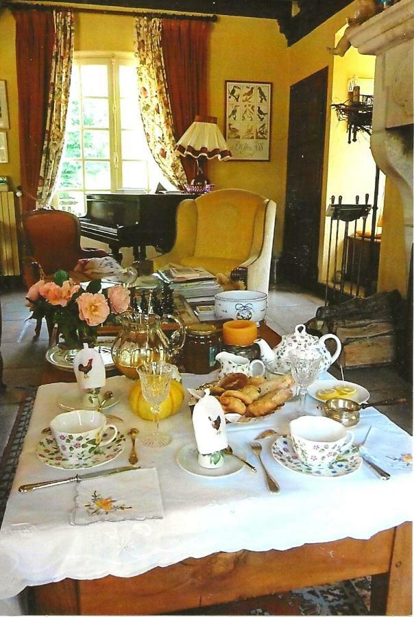 Le Petit Manoir Des Bruyeres Bed & Breakfast Villefargeau Dış mekan fotoğraf
